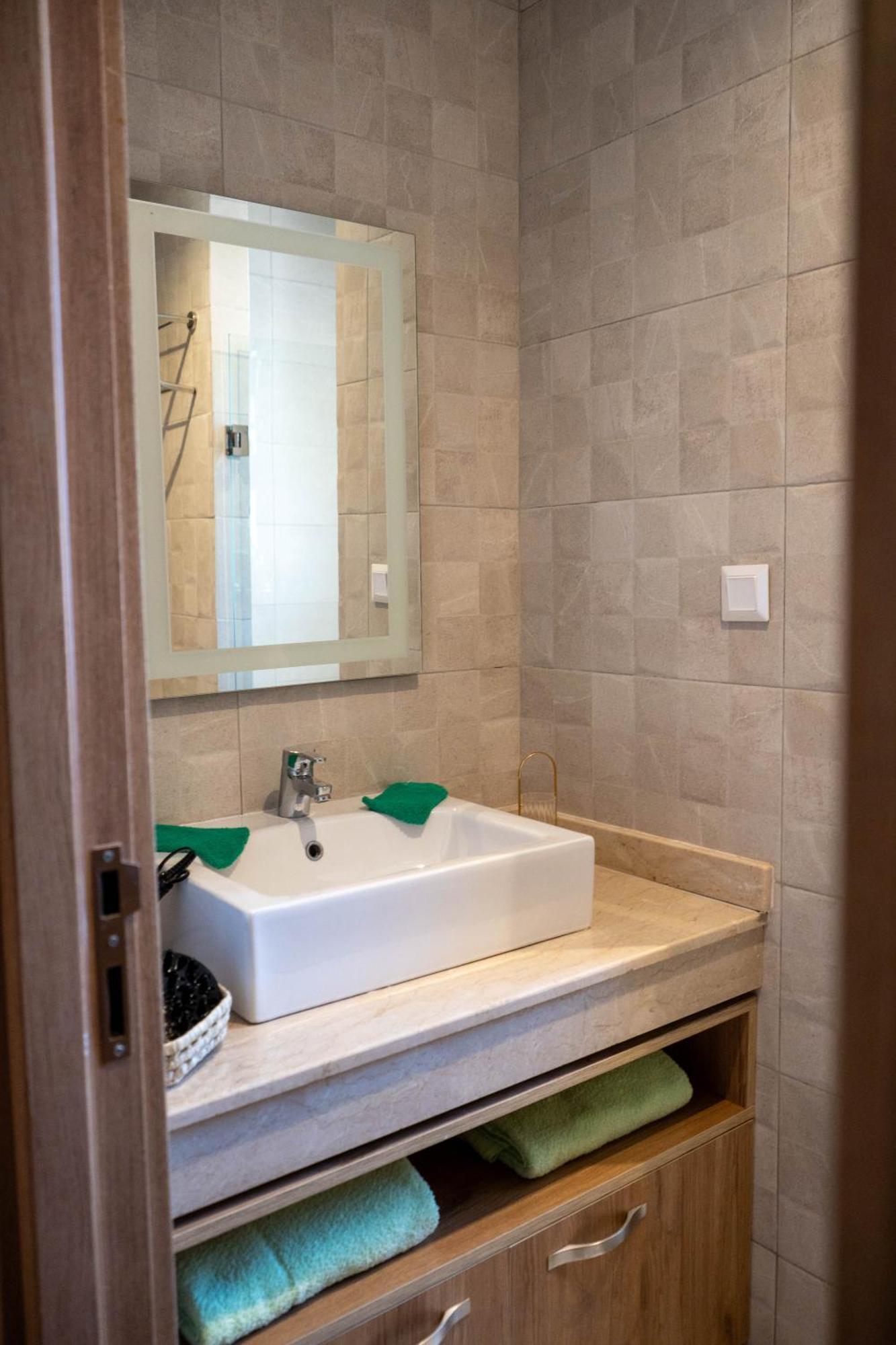 Magnifique Appartement Moderne De 2 Chambres Avec Piscine A 10 Min Du Centre De Marrakech Marrakesh Eksteriør bilde